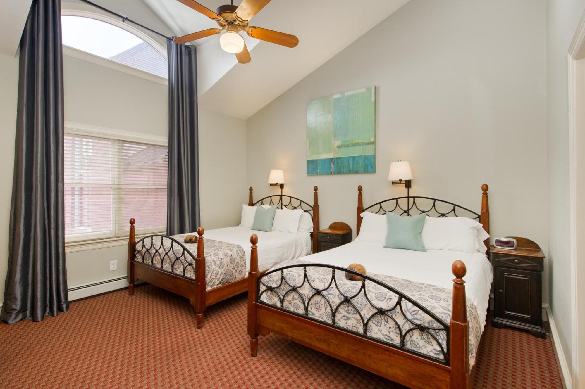 Queen Room with Two Queen Beds - 2nd Floor,679609374:JPEG